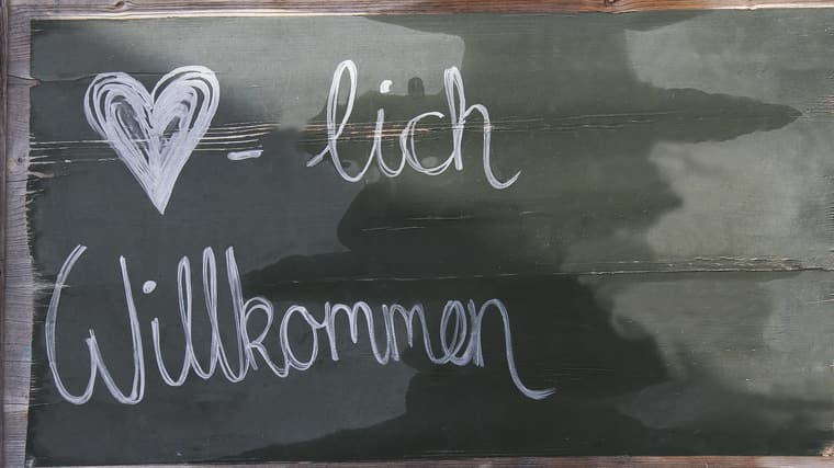Regionaler Bauernhof mit Eiern und Geflügel